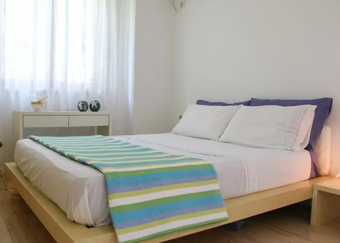 Villa Sun Golem (Tirana)